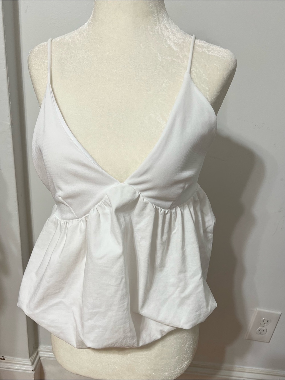 Zara White Sleeveless V-Neck Peplum Top